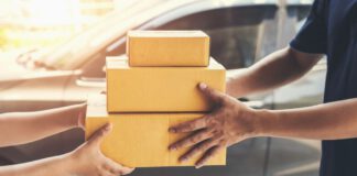 Jak korzystać z paczkomatu? wysyłka paczek po brexicie